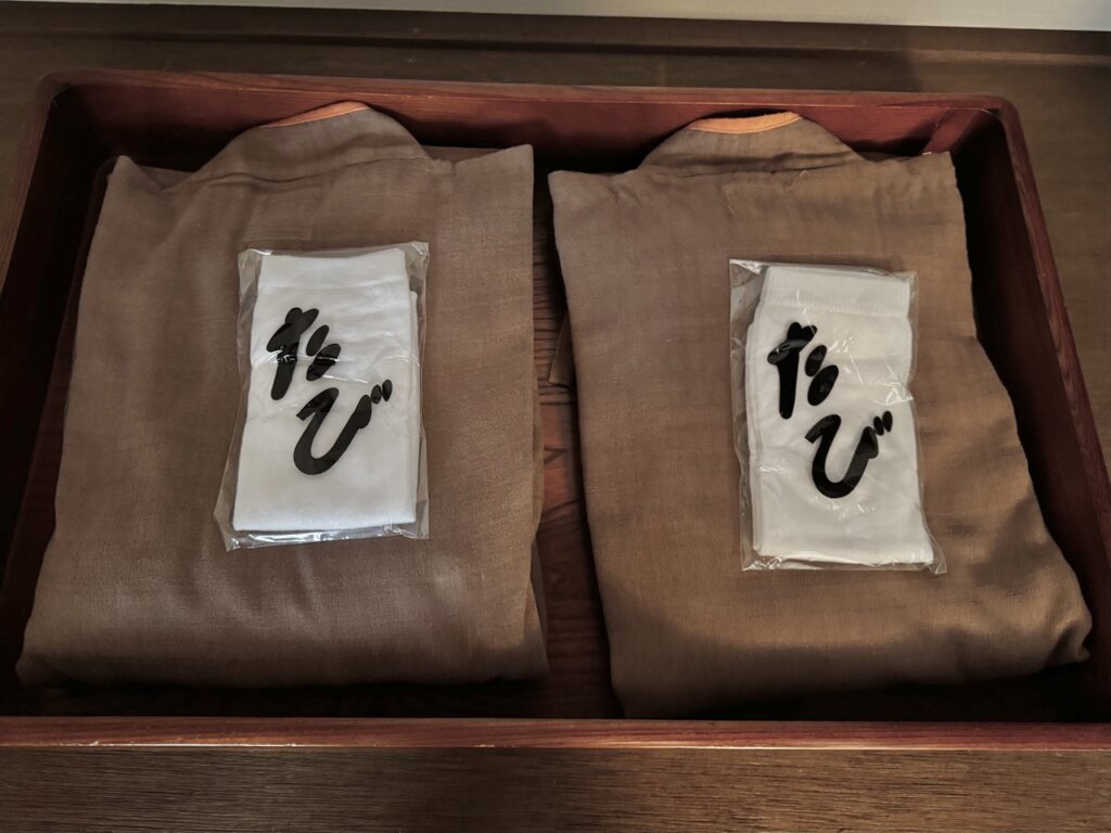 館内着とたび靴下