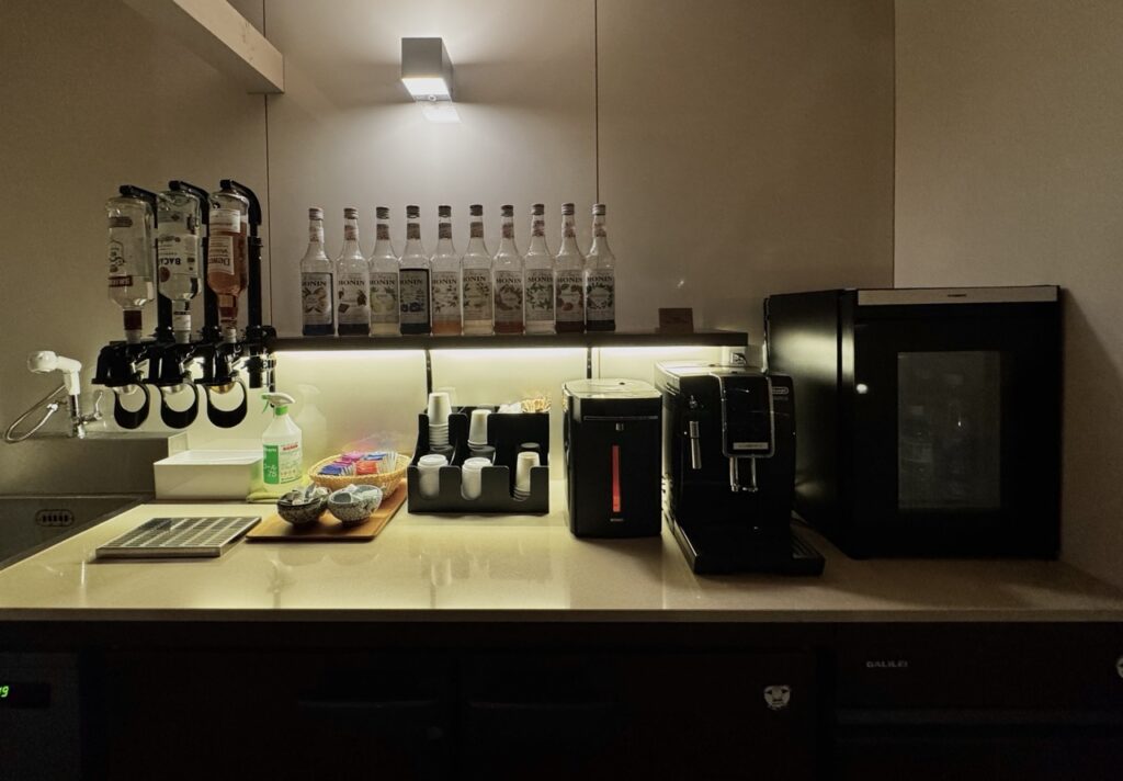 ドッグラン併設のドリンクコーナーお酒やコーヒー紅茶など